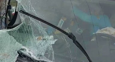 Kaza sonrasında birbirlerine sarılarak kurtarılmayı beklediler, o anlar kamerada
