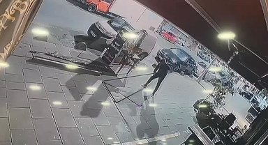 Sultangazi'de dükkanın önüne bırakılan 100 bin lira değerindeki malzemeyi böyle çaldı
