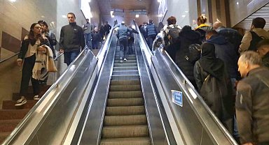 Taksim Metrosu'nda yürüyen merdiven ve çalışmayan asansör çilesi sürüyor