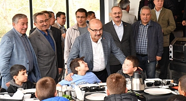 Vali İsmail Ustaoğlu, Yıldırım Camii Kur’an Kursu Öğrencileri ile Buluştu