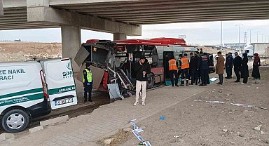 Ankara'da belediye otobüsü tırla çarpıştı: 1 ölü, 1 yaralı