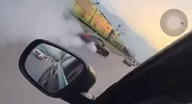 Adeta asfaltı ağlattı...Akan trafikte drift atarak ilerledi