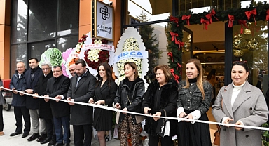Altıeylül Belediye Başkanı Hakan Şehirli, GİZMY Luxury Design Açılışına Katıldı