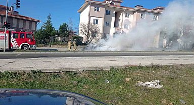 Arnavutköy'de seyir halindeki Fiat Tofaş otomobil alev topuna döndü