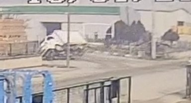 Bursa'da otomobil ile kamyonet çarpıştı