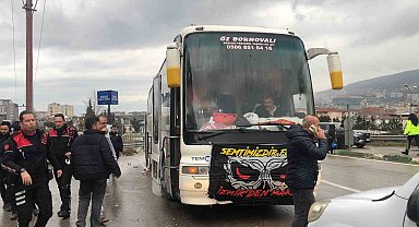 Galatasaray ve Göztepe taraftarları Bursa'da birbirine girdi:2 yaralı