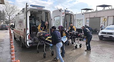 Otomobille çarpışan motosiklet sürücüsü ile kızı yaralandı