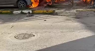 Sultanbeyli'de baraka yangını: Alevler park halindeki araca sıçradı