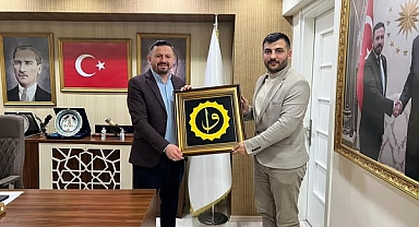 AK Parti Balıkesir İl Başkanlığı’nda Ziyaretçilerle Samimi Buluşma