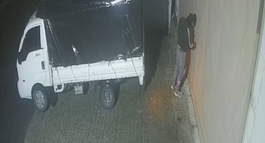 Arnavutköy'de acemi hırsızlar imalathanenin kapısını açamayınca kırmaya çalıştı