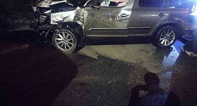 Ataşehir'de kontrolden çıkan otomobil direğe çarptı: 1 ağır yaralı