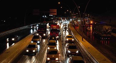 Başkentte kaza sonrası trafik durdu