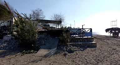Edremit Belediyesi, Avcılar Mahallesi'nde Yıkım Çalışması Başlattı