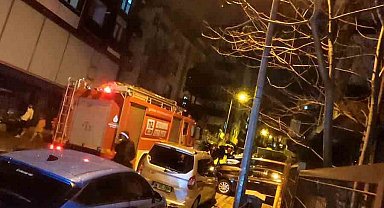 Küçükçekmece'de binadan çatlama sesi geldi, vatandaşlar tahliye edildi