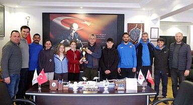 Susurluk Belediyesi Voleybol Takımından Başkan Hakan Yıldırım SEMİZEL'e Ziyarei