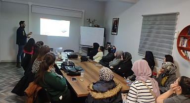 Susurluk’ta 150 Vatandaşa Siber Güvenlik Semineri Verildi