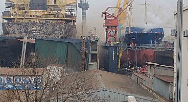 Tuzla Tersanesi'nde gemi yangını