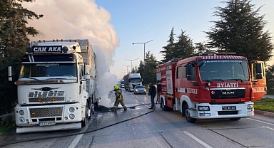 Balıkesir’de Seyir Halindeki Kamyonda Yangın