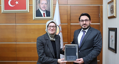 Belgin Uygur, Göç ve Diaspora Vakfı Heyetini AK Parti Genel Merkezi’nde Ağırladı