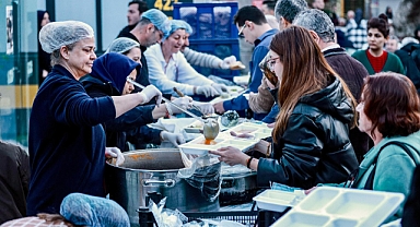 Burhaniye’de Kadir Gecesi’nde Binlerce Kişi İftarda Buluştu