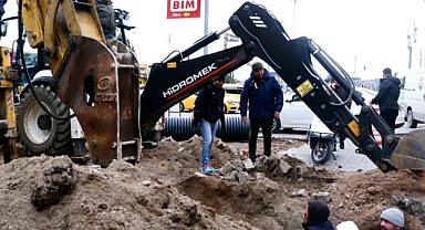 Susurluk Belediyesi, Çay Caddesi’nde Yağmur Suyu Drenaj Hattı Çalışmalarına Başladı