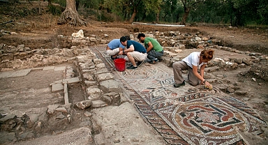 Antandros Antik Kenti'nde Roma Dönemi'ne Ait Mozaikler ve Freskler Gün Yüzüne Çıkarıldı