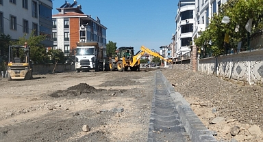 Edremit’te Barbaros Caddesi’nde Altyapı Güçlendirildi, Üstyapı Düzenlemeleri Hız Kazandı
