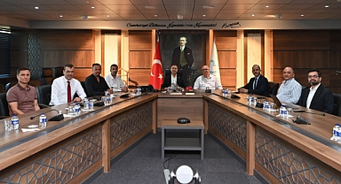 Başkan Ahmet Akın, Esnaf Temsilcilerini Büyükşehir Belediyesi’nde Ağırladı