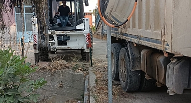 Bigadiç’te Temiz Çevre İçin Adım Adım: Dere Temizlik Çalışmaları Sürüyor