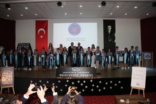 Akdeniz Çocuk Üniversitesi'nde Duygusal Mezuniyet Anları
