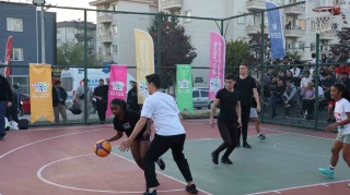 Bursa Uluslararası Spor Festivali'nde Sokak Basketbolu Turnuvası Gençleri Birleştirdi