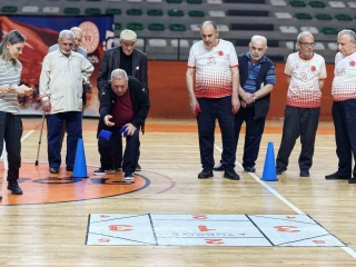 Bursa'da düzenlenen Huzurevleri Spor Şenliği