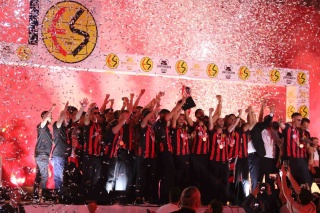 Eskişehirspor'un BAL şampiyonluğunu kutlama