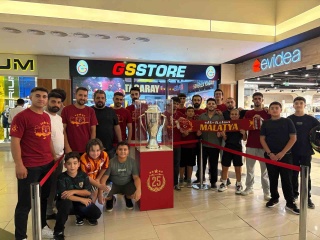 Galatasaray'ın Tarihi 25. Kupası Malatya'da Taraftarlarla Buluştu