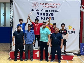 Hakkari'nin Güreşçilerinden Madalya Yağmuru