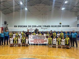 Söke'de Voleybolcular Jandarmayı Unutmadı