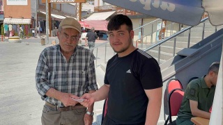 Suriyeli Gençten Örnek Davranış: Bulduğu Parayı Sahibine Teslim Etti